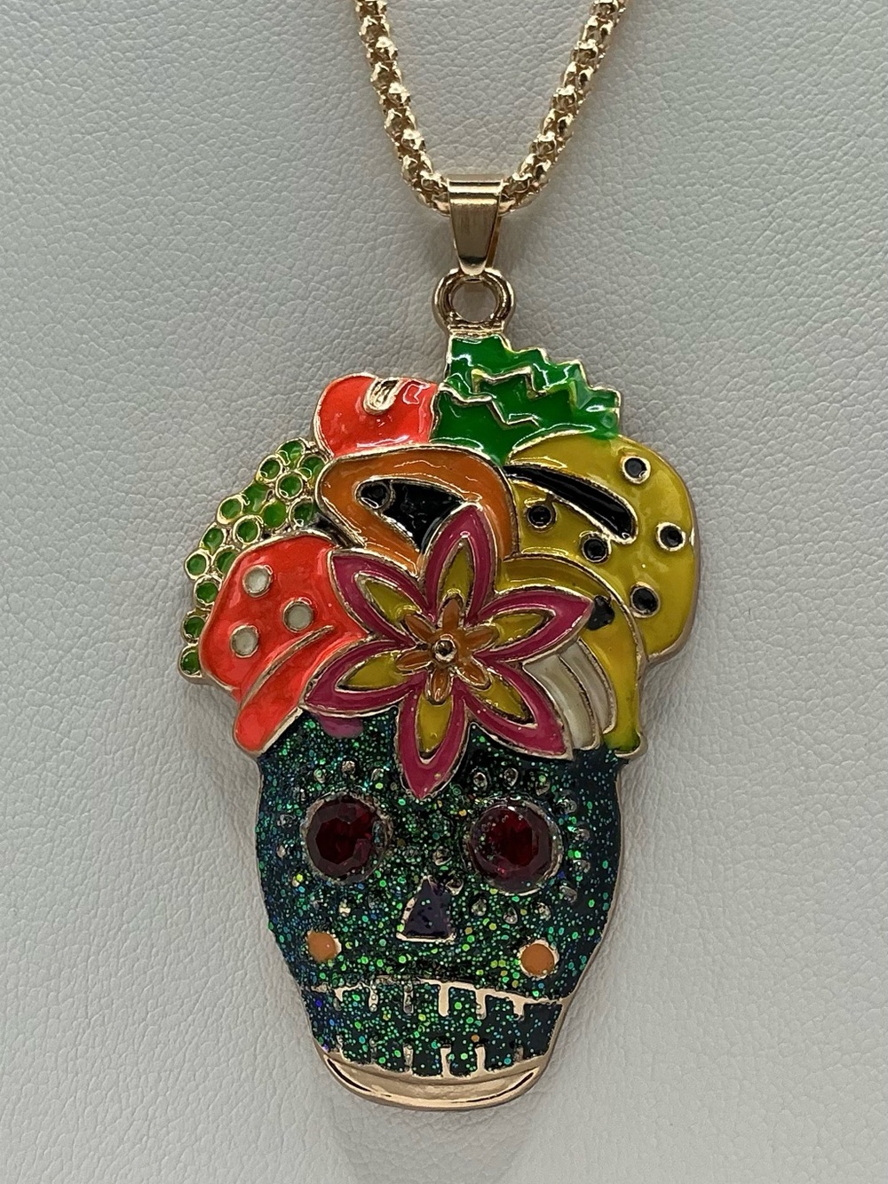BETSEY JOHNSON GREEN VARIANT SUGAR FRUIT SKULL PENDANT NECKLACE NWOT